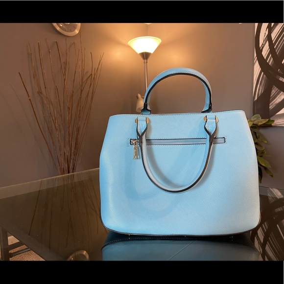 VERY pretty Baby Blue handbag! Excellent Condition! SALE - Picture 2 of 5